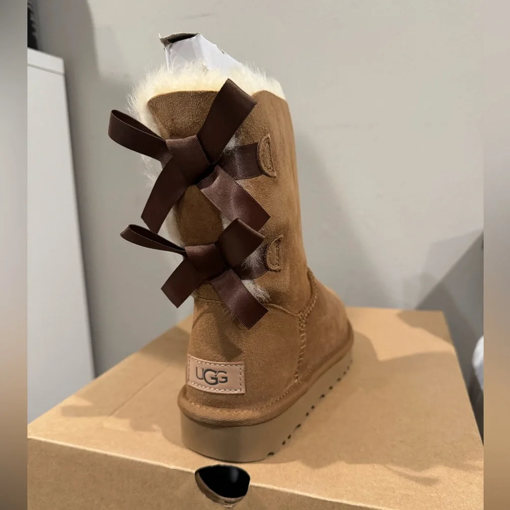 NWT UGG Chestnut Boots with Bailey Bows 🤎 - Picture 4 of 5